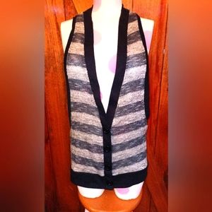 🆓 With $25 Dollar Purchase! Day trip (sleeveless vest)